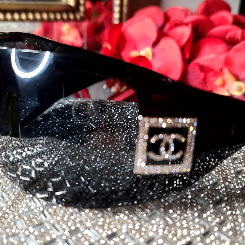 CHANEL logo oversized Ski Shield sunglasses in black w/Swarovski crystal CC embl - Picture 2 of 15